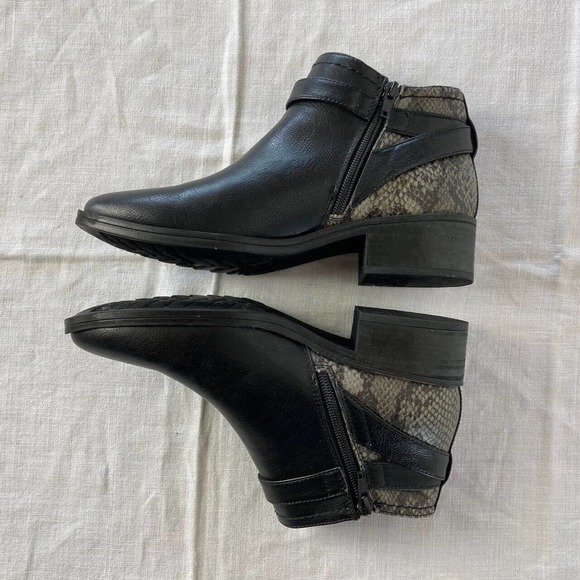 EUC Baretraps Ankle Boot, Bootie, Women's Size 7.5 M Black Faux Snake Skin - Picture 5 of 10
